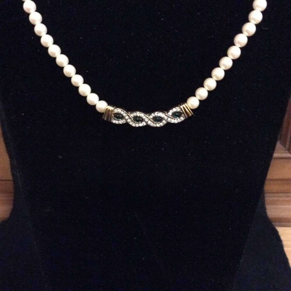 Vintage Richelieu Pearl Necklace (rare)
